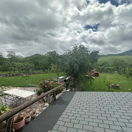 Disha אכסניה טיראנה