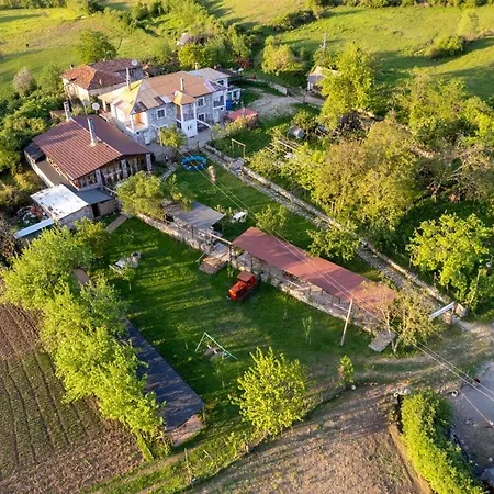 אכסניה Disha טיראנה